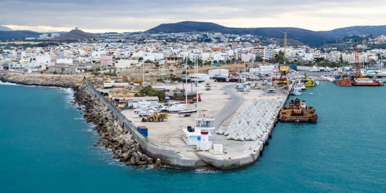 Ηράκλειο: Σχεδόν δύο χιλιάδες επιβάτες ταξιδεύουν για Πειραιά -Εληξε το απαγορευτικό